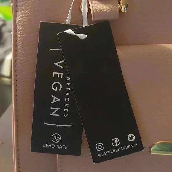 NWT LA TERRE Vegan Pink Handbag Purse with Crossbody Strap - Picture 2 of 9